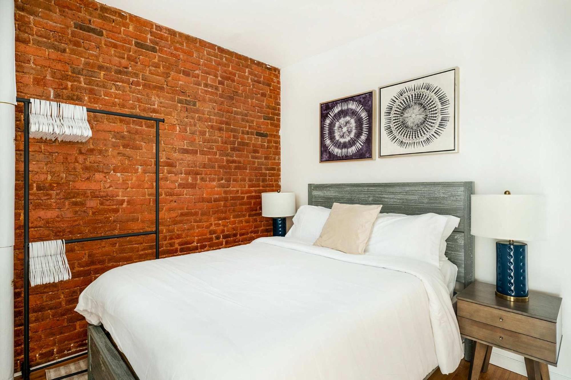 Apartment 454-4r New 2br Prime Midtown Value Sleeps 5 *