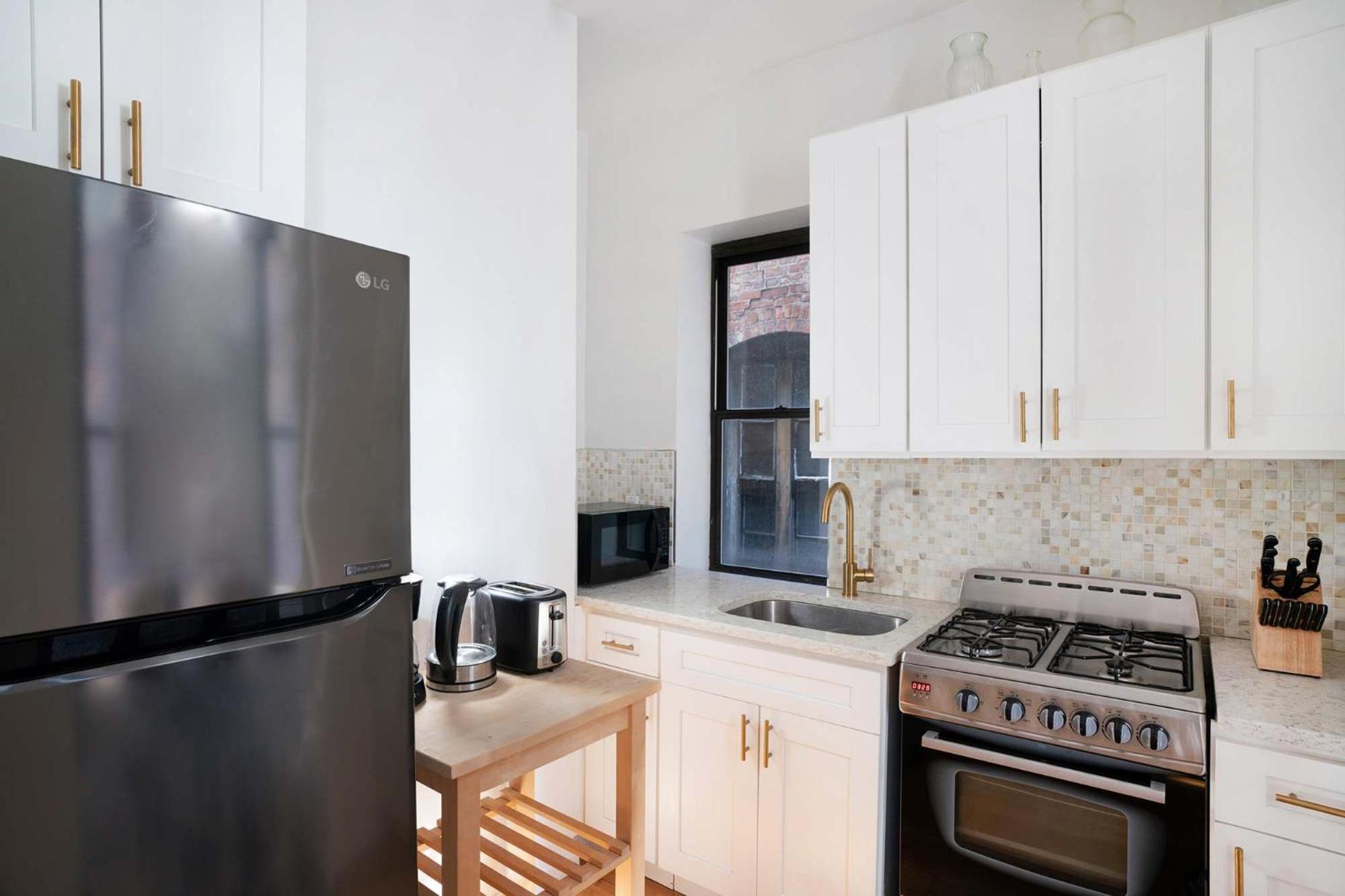 454-4r New 2br Prime Midtown Value Sleeps 5 *